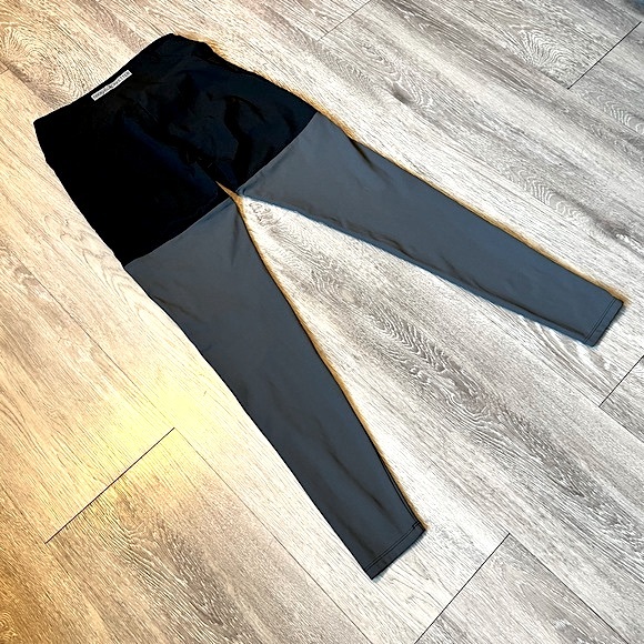GYMSHARK โข Nikki Blackketter Cross-Waist Leggings โข Size Medium โข Black + Grey - Picture 14 of 15